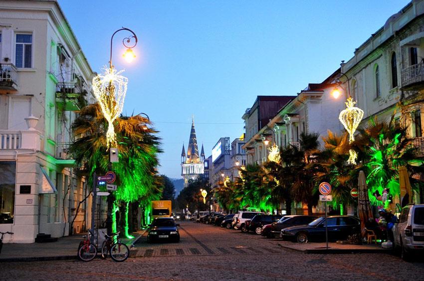 Holiday House Batumi Exterior photo